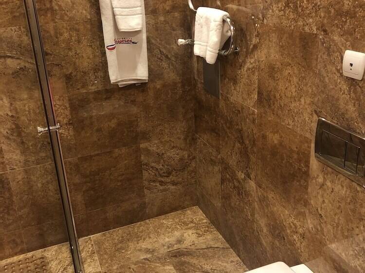 سوییت جونیور, Jeppesen Residence