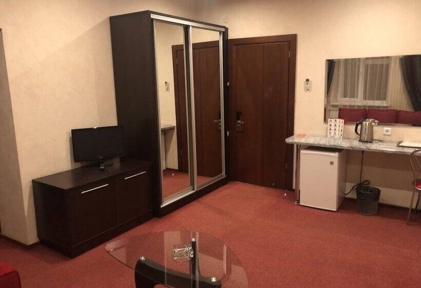 سوییت جونیور, Jeppesen Residence