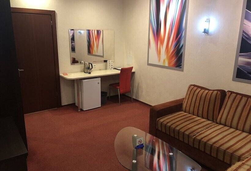 سوییت جونیور, Jeppesen Residence