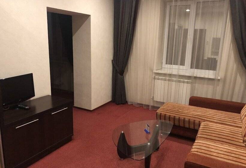 سوییت جونیور, Jeppesen Residence