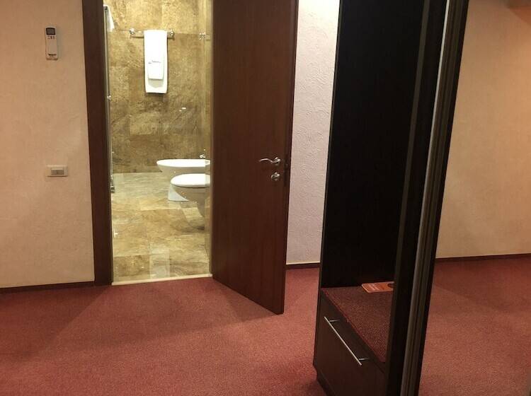 سوییت, Jeppesen Residence