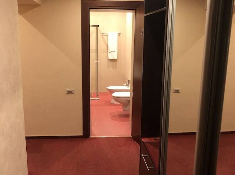 سوییت, Jeppesen Residence