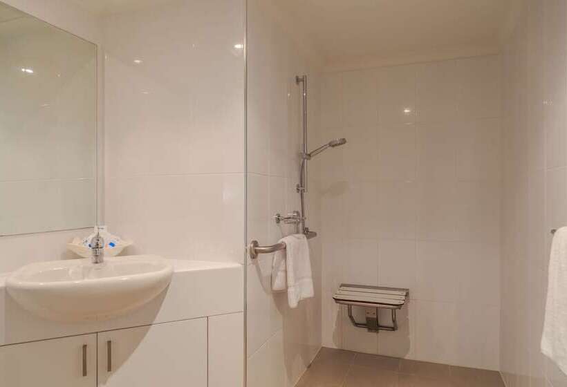 １ベッドルームアパートメント, Macrossan House