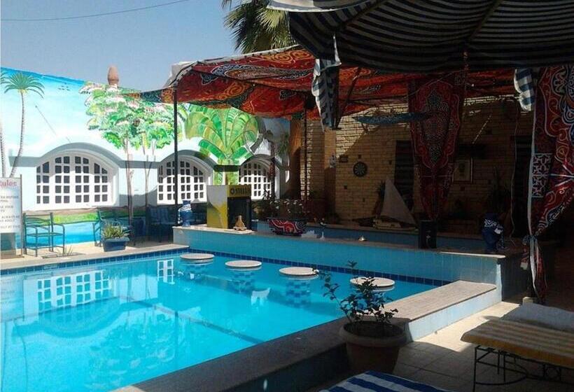 اتاق استاندارد سه نفره, Nile Valley