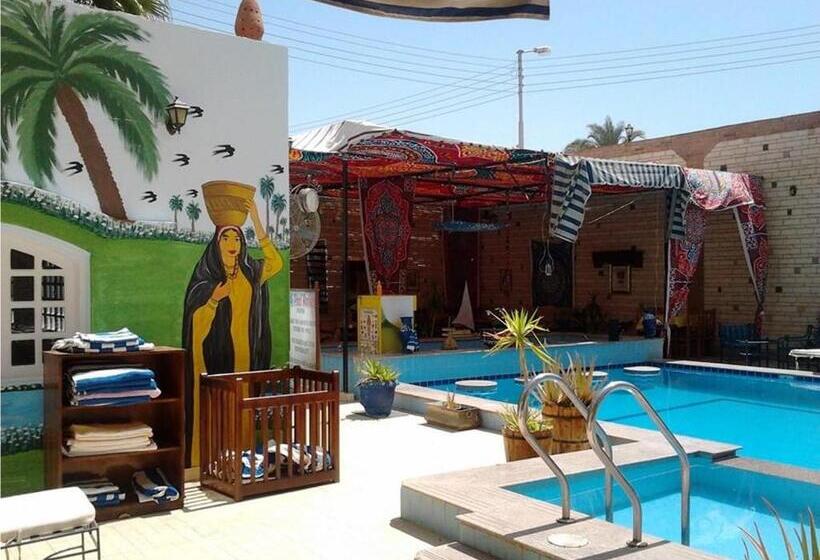 اتاق استاندارد سه نفره, Nile Valley