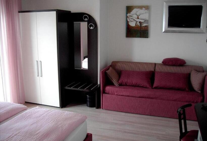 Superior room with lake view, Villa Carmen