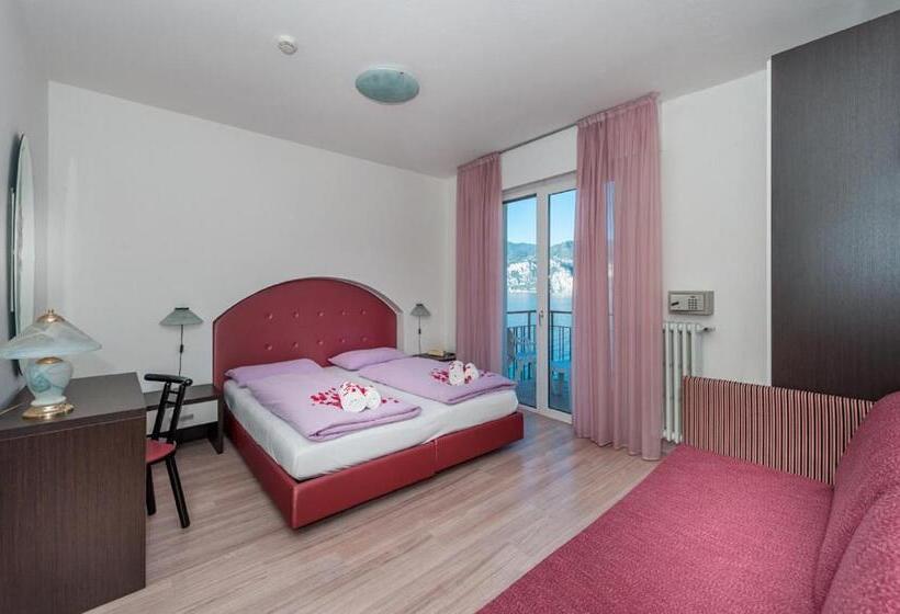 Superior room with lake view, Villa Carmen