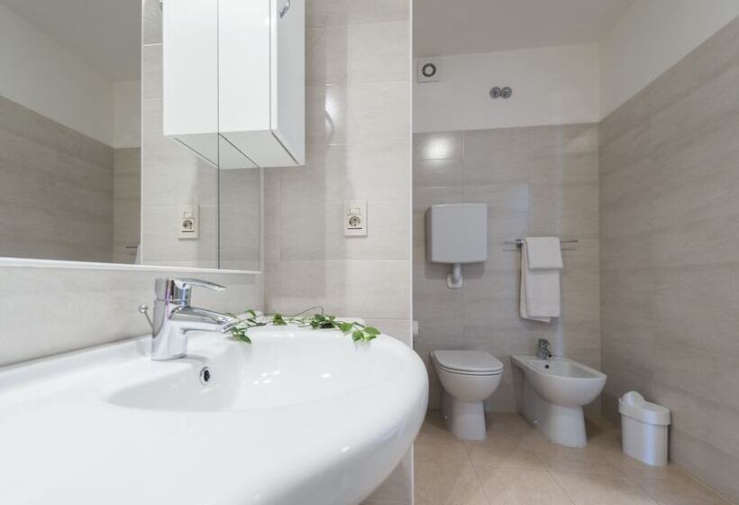 Superior room with lake view, Villa Carmen