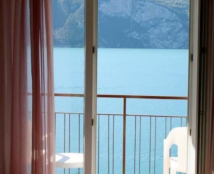 Superior room with lake view, Villa Carmen