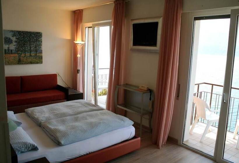 Superior room with lake view, Villa Carmen
