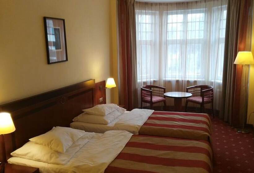 Quarto Estandar, Villa