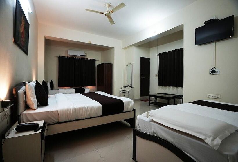 Quarto Familiar, Lotus Inn Near Udaipur City Railway Station