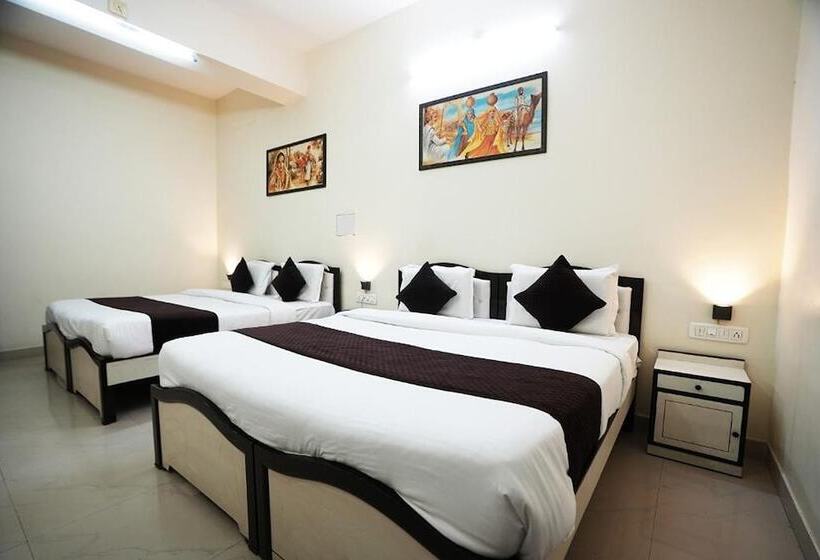 Quarto Familiar, Lotus Inn Near Udaipur City Railway Station