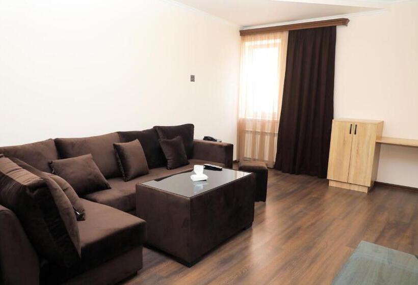 سوییت خانوادگی, Aragast