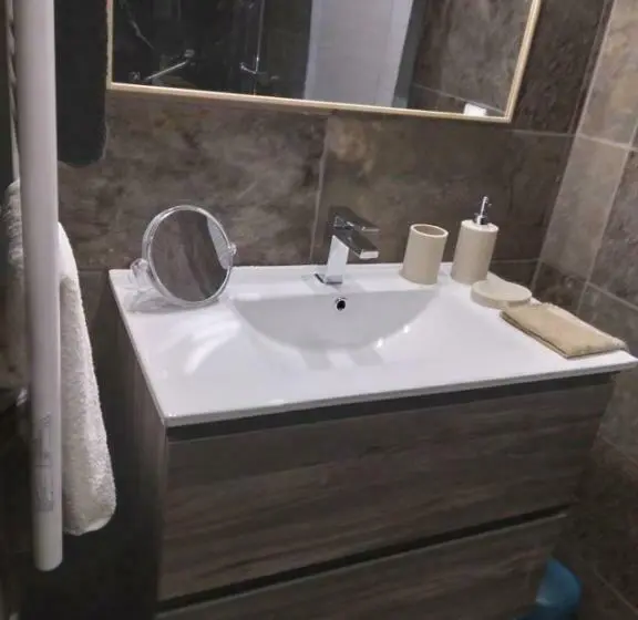 اتاق استاندارد با چشم‌انداز دریا, Le Spot 577- Adults Only