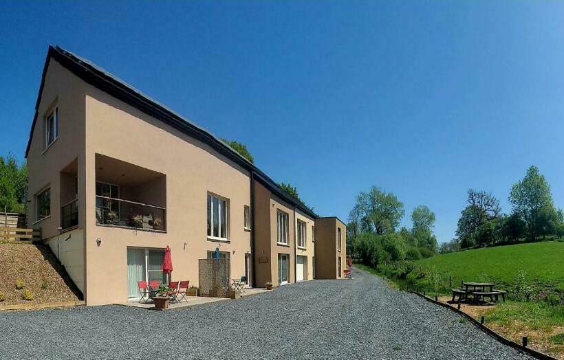 غرفة قياسية, Les Chambres De La Fontaine De Brul