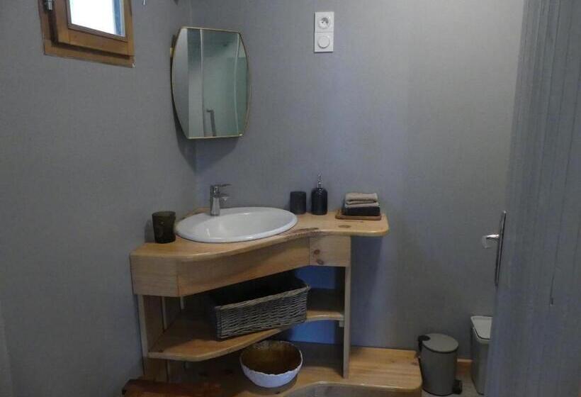 발코니가 있는 스위트, Source Nature