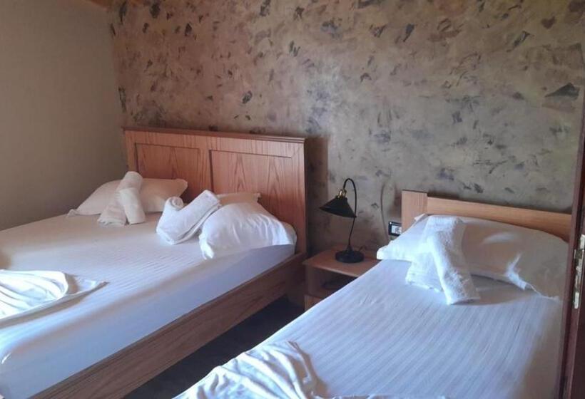 חדר סטנדרט לשלושה עם מרפסת, Bujtina Te Xhako