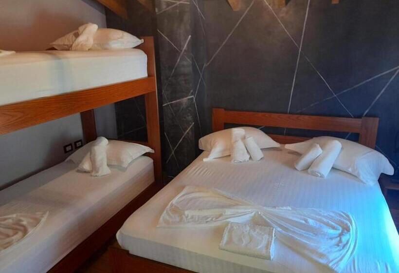 חדר משפחתי, Bujtina Te Xhako