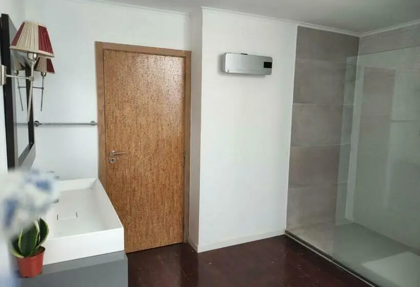 اتاق استاندارد با سرویس بهداشتی مشترک, Caruma Surf Hostel