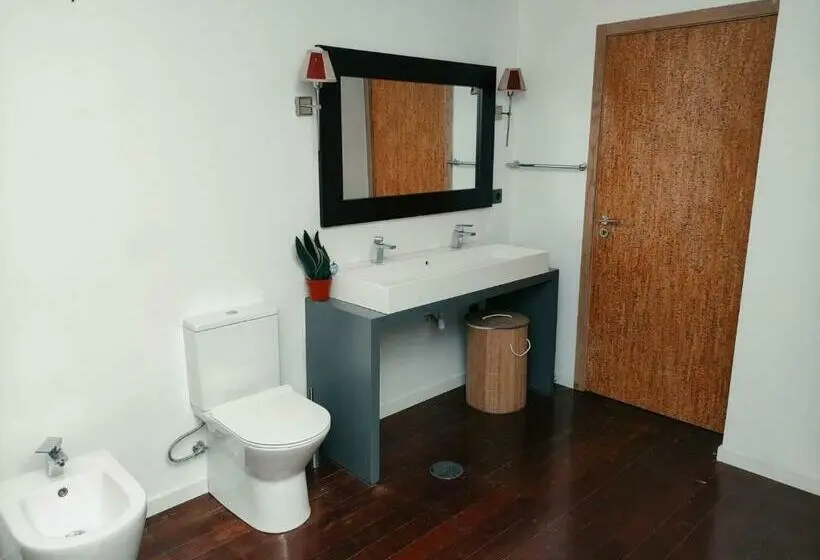 اتاق استاندارد با سرویس بهداشتی مشترک, Caruma Surf Hostel