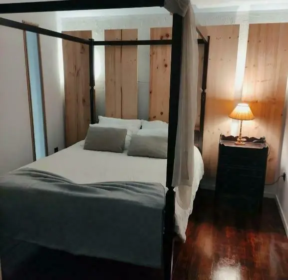 اتاق استاندارد با سرویس بهداشتی مشترک, Caruma Surf Hostel