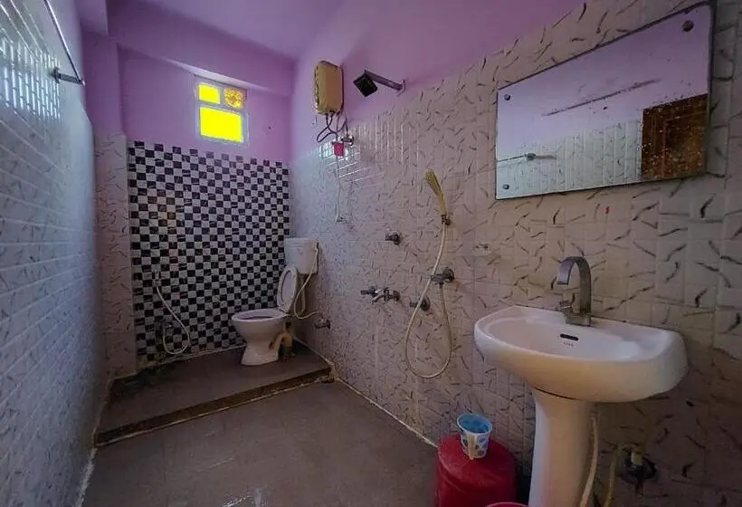 デラックスの4人部屋, Hindusthan Inn On Beach