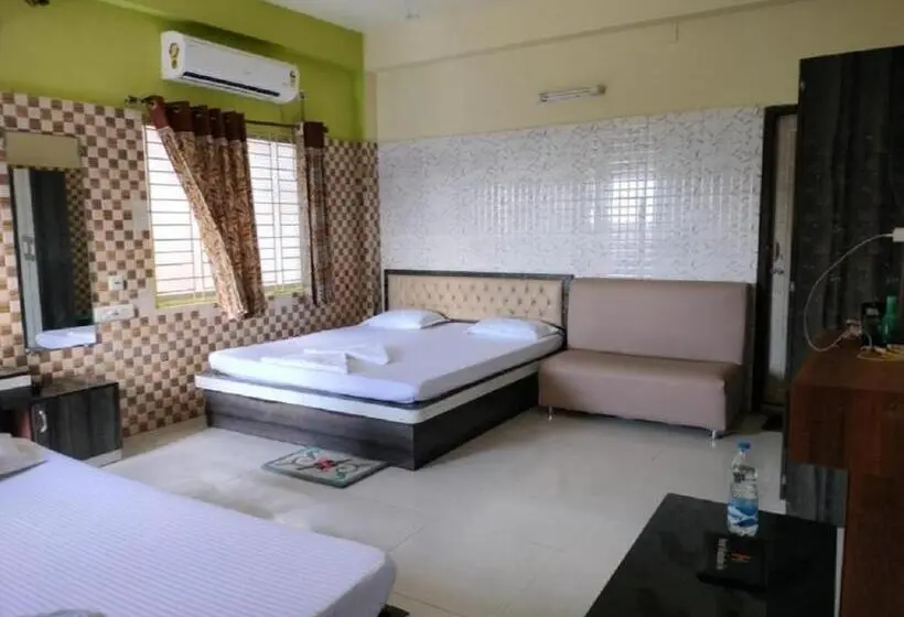 デラックスの4人部屋, Hindusthan Inn On Beach