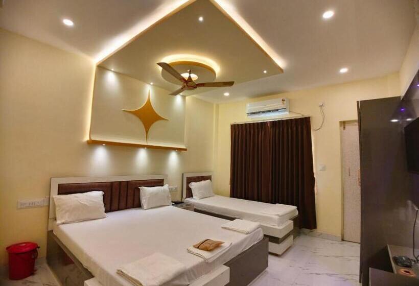 デラックストリプルルーム, Hindusthan Inn   On Beach