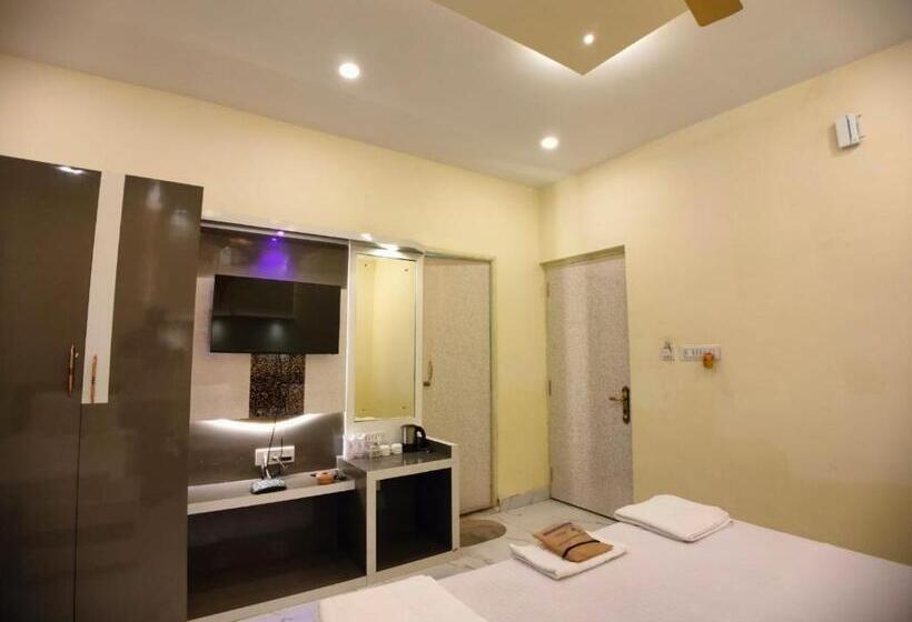 디럭스 트리플 룸, Hindusthan Inn   On Beach