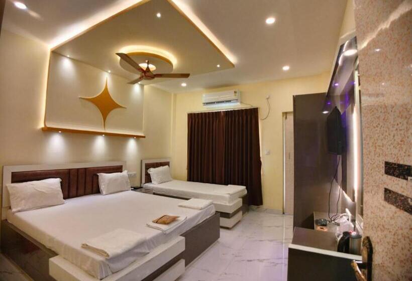 デラックストリプルルーム, Hindusthan Inn   On Beach