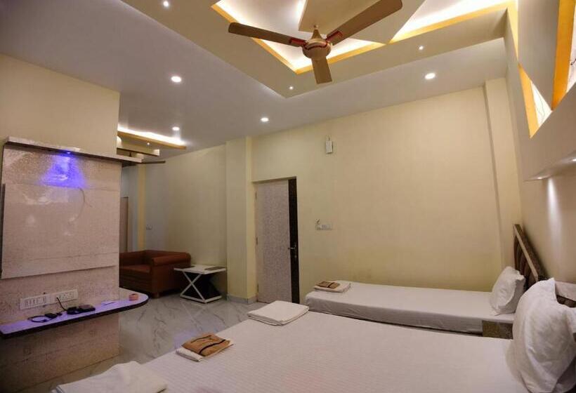 패밀리 스위트, Hindusthan Inn   On Beach