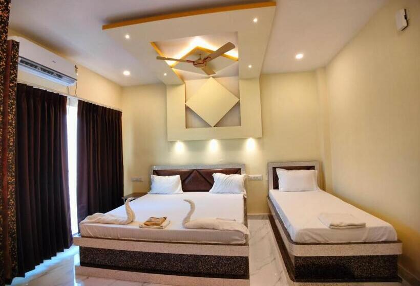 패밀리 스위트, Hindusthan Inn   On Beach