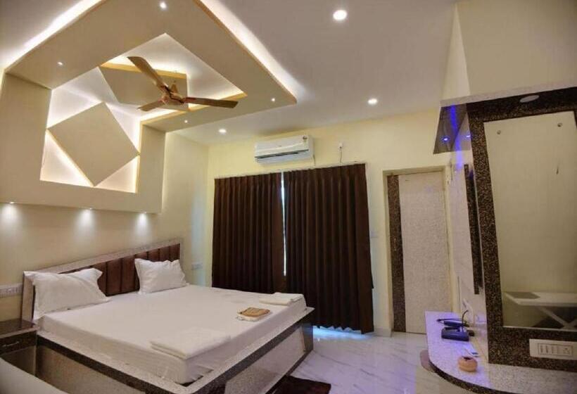 패밀리 스위트, Hindusthan Inn   On Beach