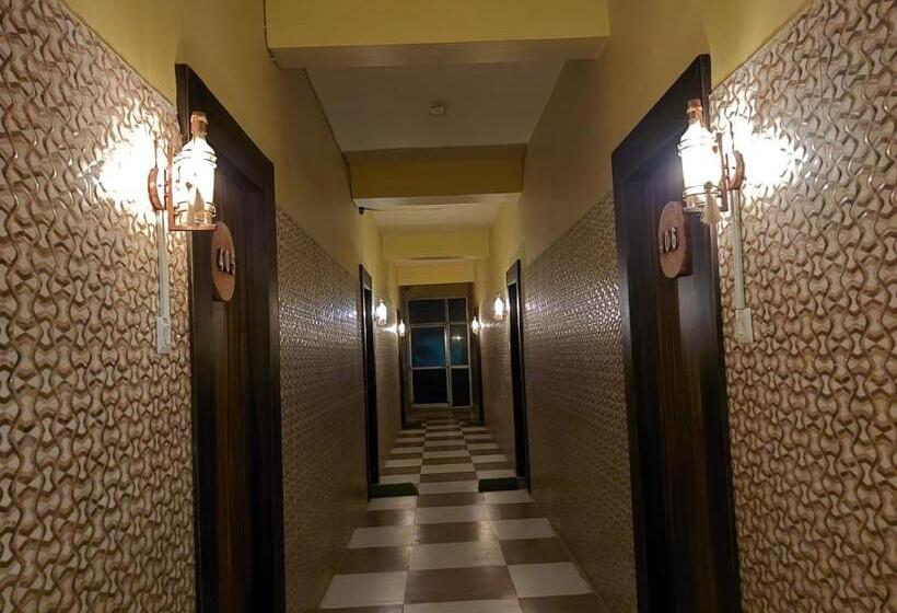 발코니 디럭스 룸, Hindusthan Inn   On Beach