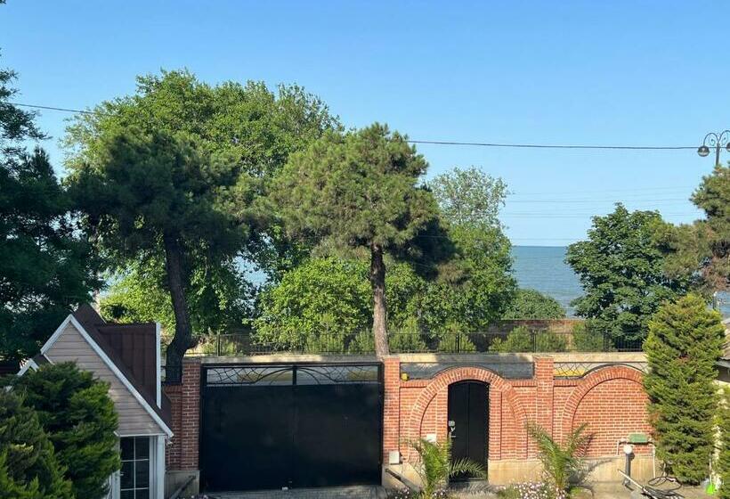 ویلای 1 خوابه با چشم‌انداز دریا, Riva Seaside House