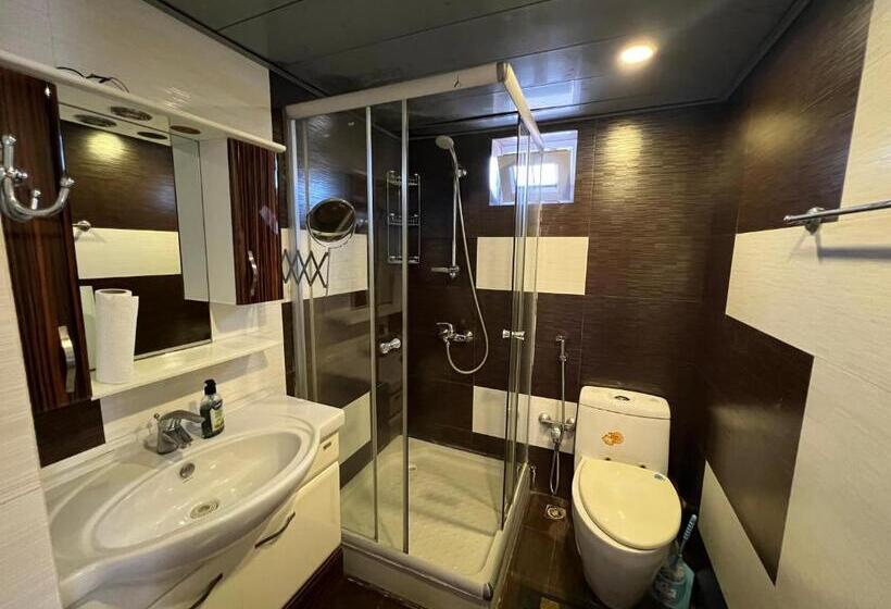 ویلای 1 خوابه با چشم‌انداز دریا, Riva Seaside House