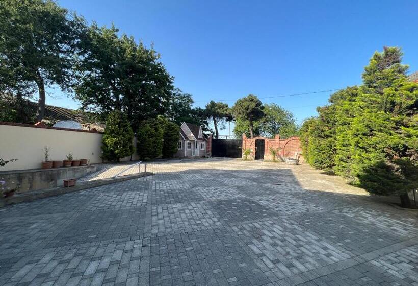 ویلای 1 خوابه با چشم‌انداز دریا, Riva Seaside House