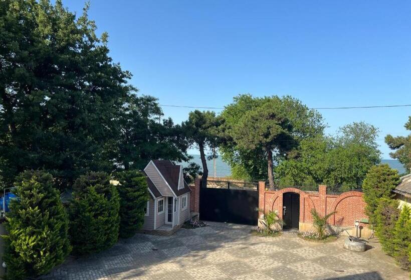 ویلای 1 خوابه با چشم‌انداز دریا, Riva Seaside House