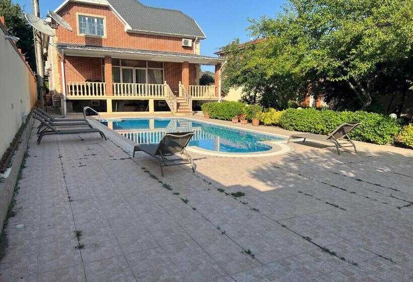 ویلای 1 خوابه با چشم‌انداز دریا, Riva Seaside House