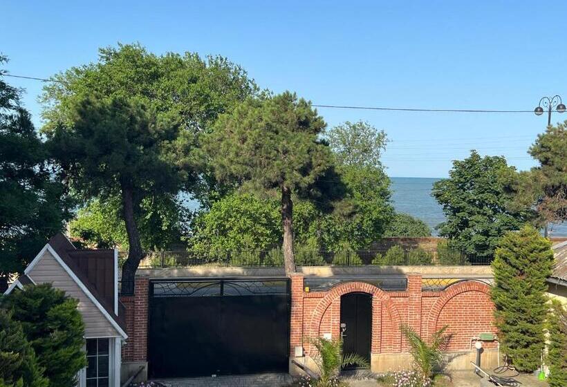 ویلای 1 خوابه با چشم‌انداز دریا, Riva Seaside House