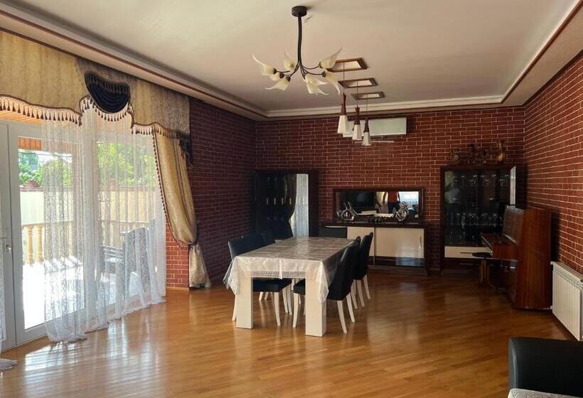 ویلای 1 خوابه با چشم‌انداز دریا, Riva Seaside House