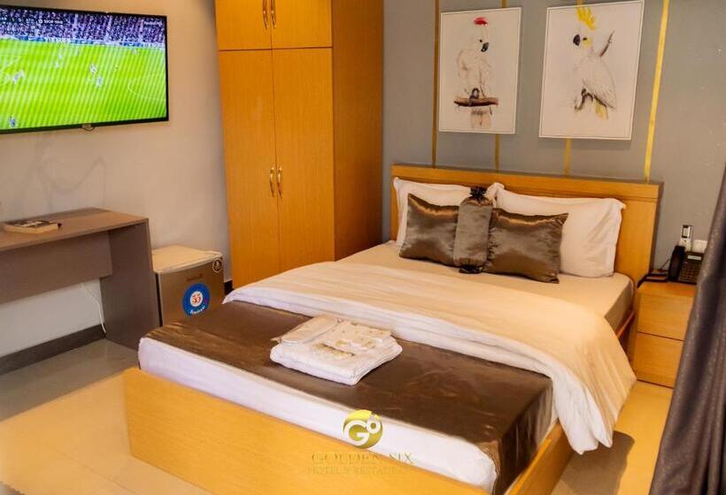 سوییت لوکس, Golden Six Hotel And Restaurant