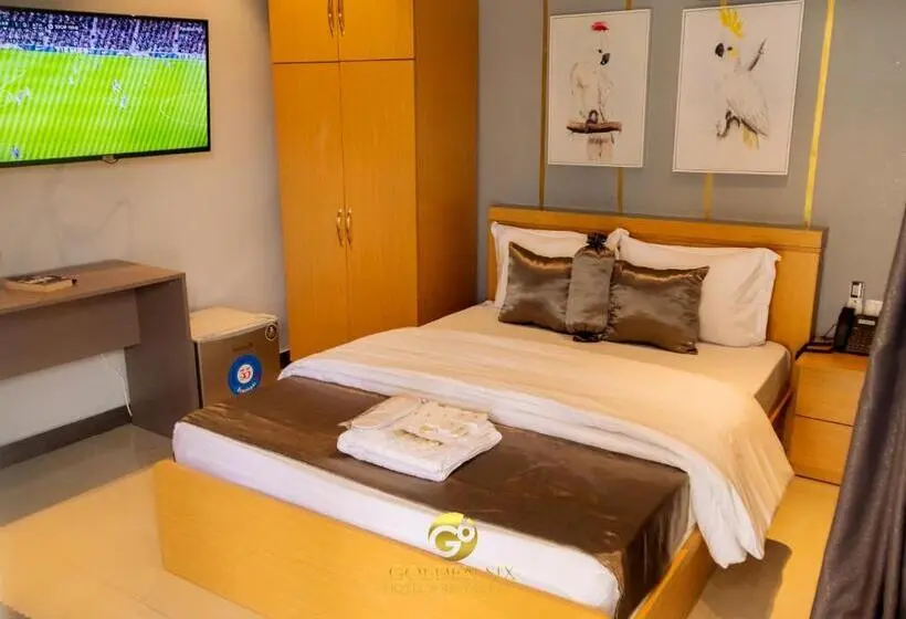 سوییت لوکس, Golden Six Hotel And Restaurant
