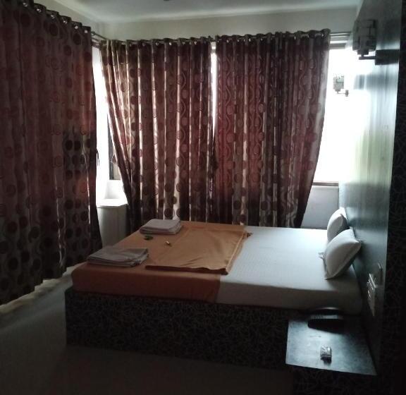 غرفة ديلوكس, Malhar Palace