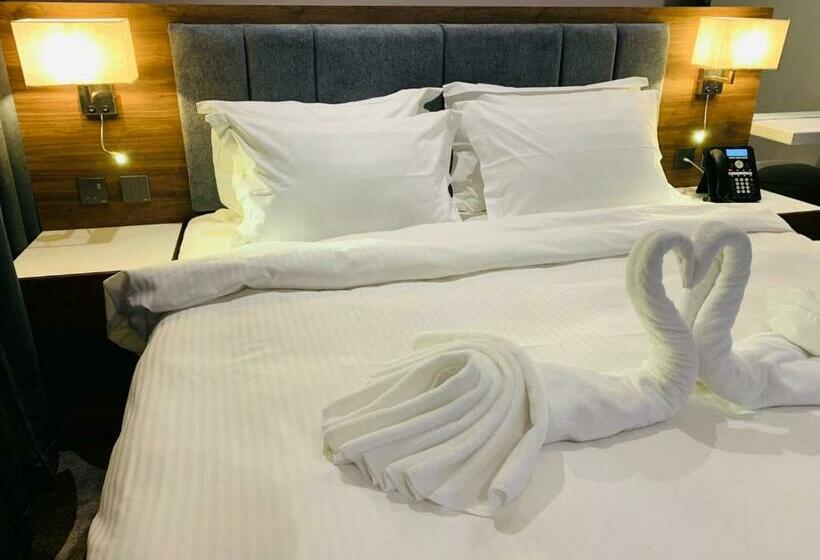 اتاق استاندارد با تخت بزرگ, Warwick Al Jubail