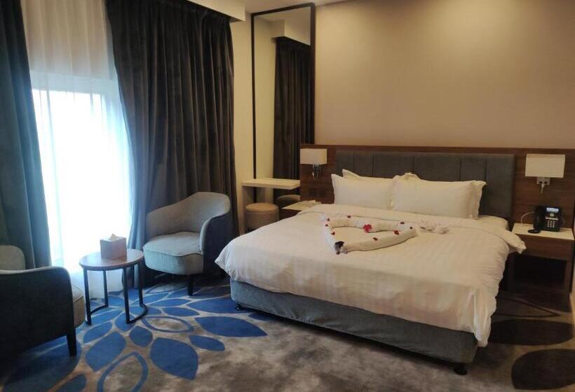 اتاق استاندارد با تخت بزرگ, Warwick Al Jubail