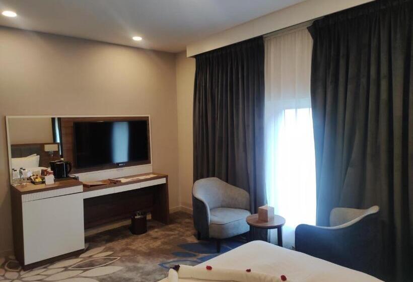 اتاق استاندارد با تخت بزرگ, Warwick Al Jubail