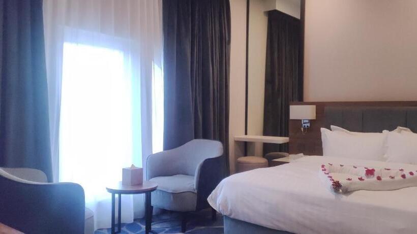 اتاق استاندارد با تخت بزرگ, Warwick Al Jubail