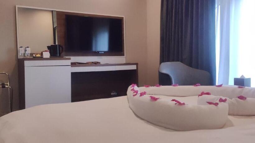 اتاق استاندارد با تخت بزرگ, Warwick Al Jubail